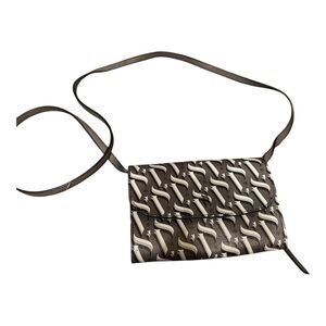 Simply Vera Vera Wang SV Logo Crossbody Wallet Clutch Brown Multi EUC